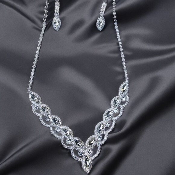 Windsor ✦ Rhinestone Scalloped Collar & Earrings ✦ Silver-Tone Formal Jewelry - Picture 8 of 12